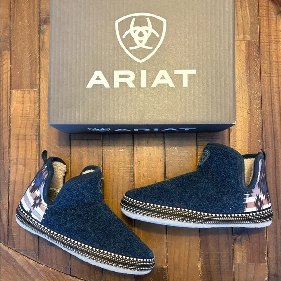 Ariat blue slippers bootie slipper small 6.5-7 new with box! - Picture 1 of 7